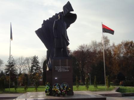 тернопіль, памятник бандері, парк шевченка, тернопільський тиждень